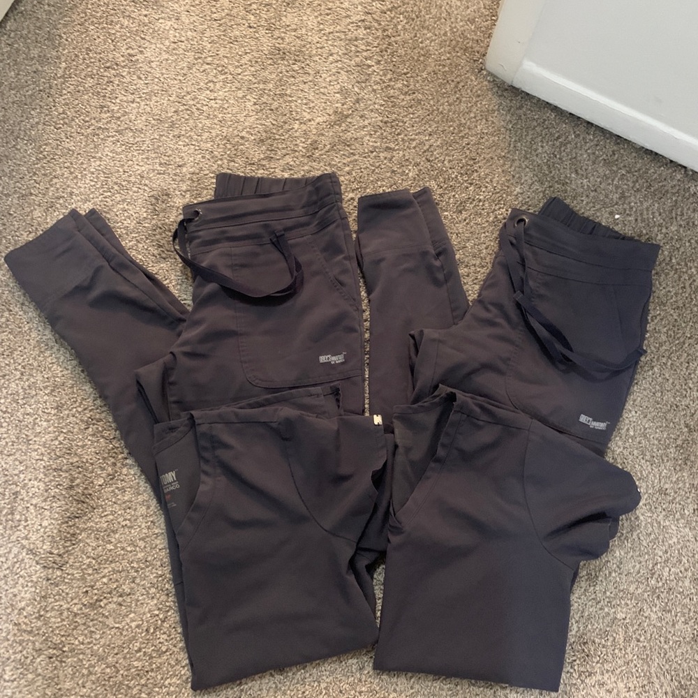 Greys anatomy scrub sets jogger style small gray